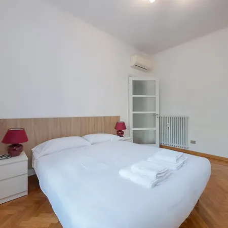 Lägenhet I-host Bright For 5 With Balconies Milano