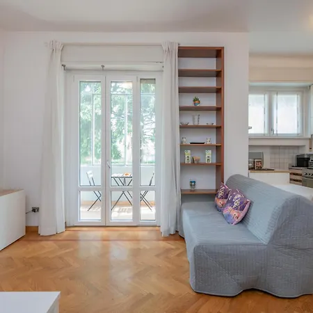 Lägenhet I-host Bright For 5 With Balconies Milano